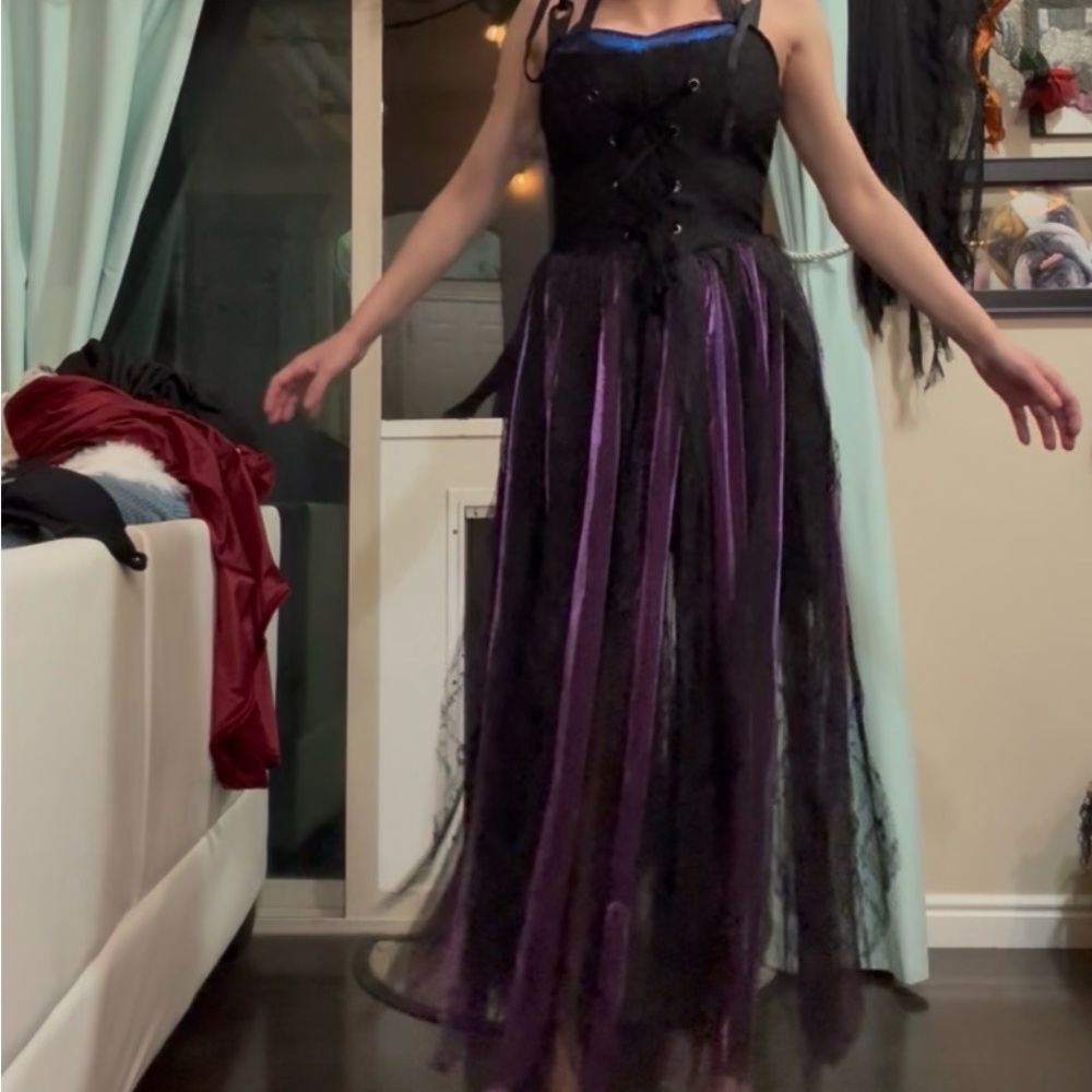 Versatile Halloween costume three-piece set. Possibly for a witch or a fairy..